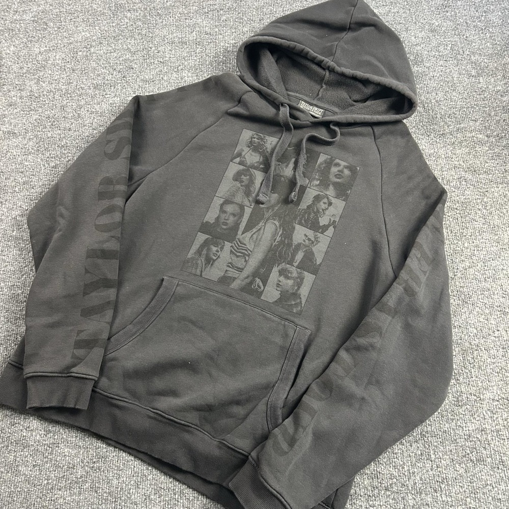 Taylor Swift Hoodie Womens Medium Gray Eras Tour Album Collage Fleece Pullover